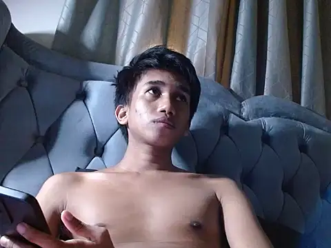 charlie0728 online show from 12-04-25, 01:21