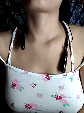 Snapshot of pihu099 chatting on 09-19-25, 06:23 pihu099 online show from 09-19-25, 06:23
