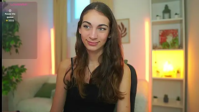 Snapshot of Sophie__Nice chatting on 10-24-25, 01:32 Sophie  Nice online show from 10-24-25, 01:32