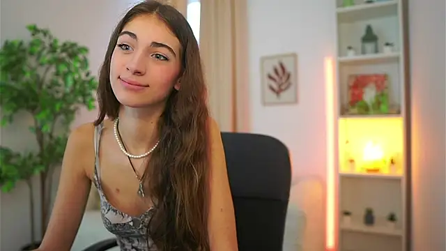 Snapshot of Sophie__Nice chatting on 09-20-25, 01:16 Sophie  Nice online show from 09-20-25, 01:16