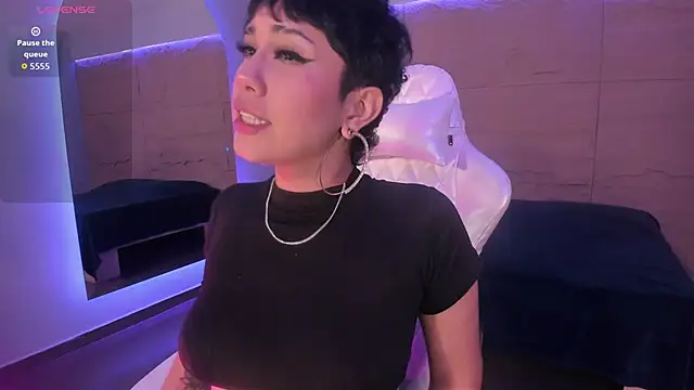 Snapshot of ZahaRose chatting on 10-13-25, 09:05 ZahaRose online show from 10-13-25, 09:05