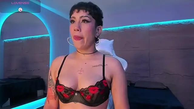 Snapshot of ZahaRose chatting on 09-25-25, 04:46 ZahaRose online show from 09-25-25, 04:46