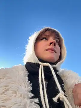 Only April online show from 11-15-25, 10:52