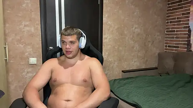 Snapshot of MusclePhantom chatting on 05-24-26, 09:15 MusclePhantom online show from 05-24-26, 09:15