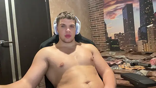 MusclePhantom online show from 11-30-25, 10:10