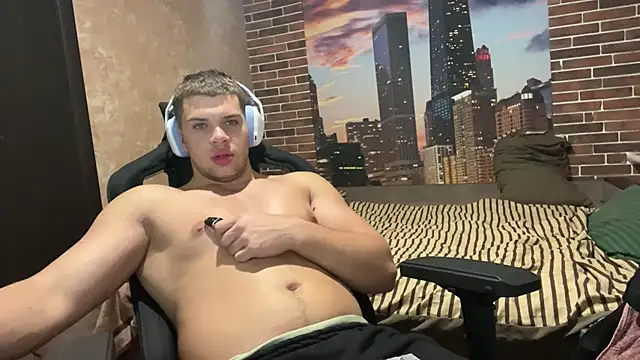 MusclePhantom online show from 10-25-25, 08:42