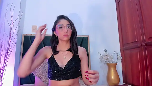 Snapshot of IvyJhons chatting on 11-19-25, 12:05 IvyJhons online show from 11-19-25, 12:05