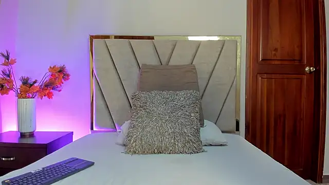 Snapshot of IvyJhons chatting on 11-07-25, 11:48 IvyJhons online show from 11-07-25, 11:48