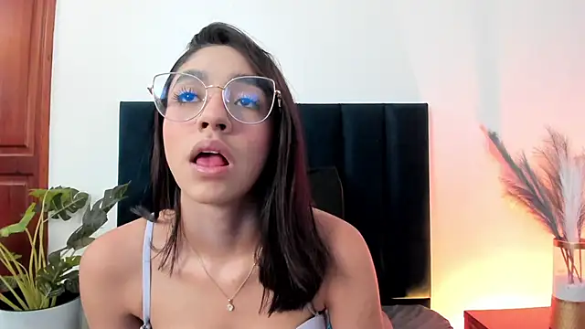 Snapshot of IvyJhons chatting on 09-24-25, 11:39 IvyJhons online show from 09-24-25, 11:39