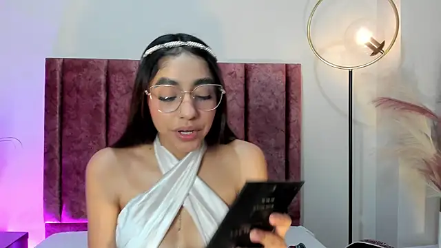 Snapshot of IvyJhons chatting on 12-15-25, 12:00 IvyJhons online show from 12-15-25, 12:00