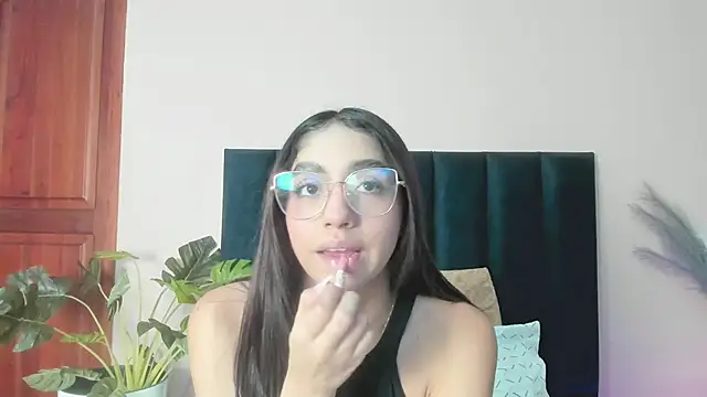 Snapshot of IvyJhons chatting on 12-16-25, 12:09 IvyJhons online show from 12-16-25, 12:09