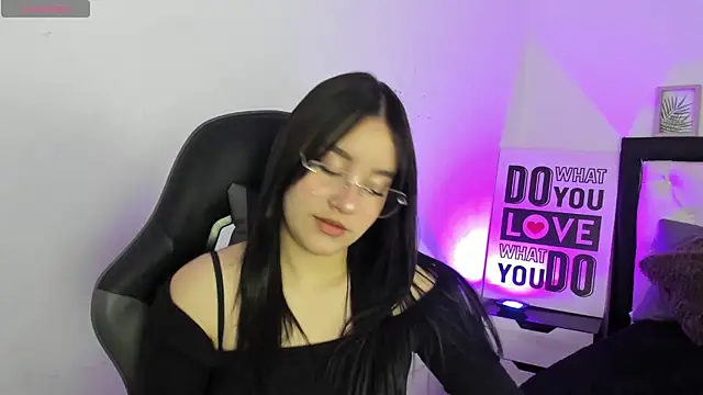 KimGarces online show from 09-18-25, 08:23