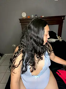 Snapshot of Karolineswettt chatting on 01-15-26, 06:17 Karolineswettt online show from 01-15-26, 06:17