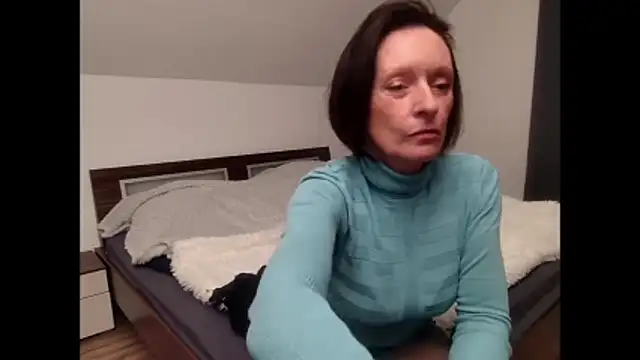 Zora-Enn online show from 12-17-25, 05:40