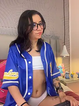 eviegothel  online show from 11-17-25, 02:21