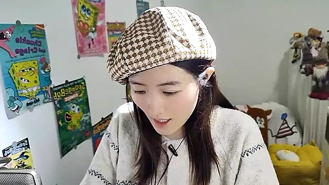 Moonlight-23 online show from 10-31-25, 02:24