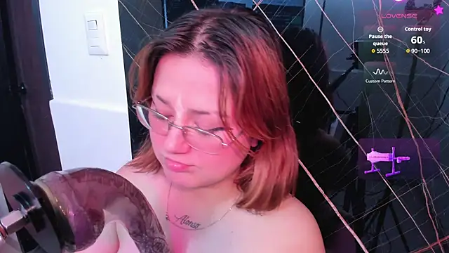 isa grey  online show from 09-27-25, 09:21