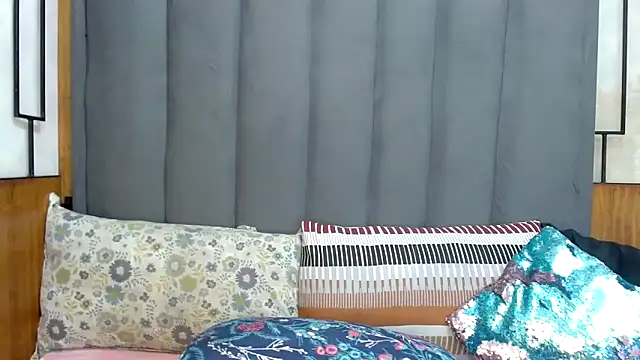 MrsMxx25 online show from 05-18-26, 02:55