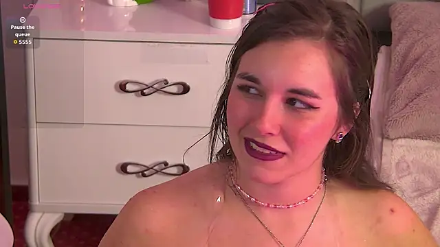 LolaButtie online show from 06-12-26, 06:44