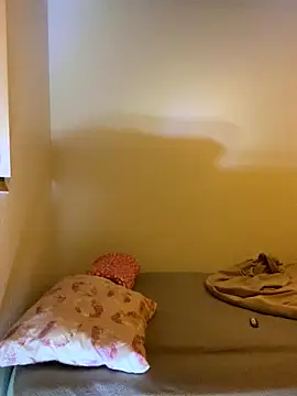 shakeweight online show from 11-28-25, 04:34