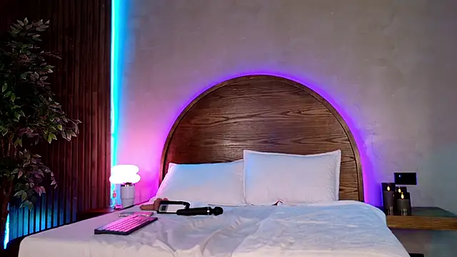 renata black  online show from 11-18-25, 10:18