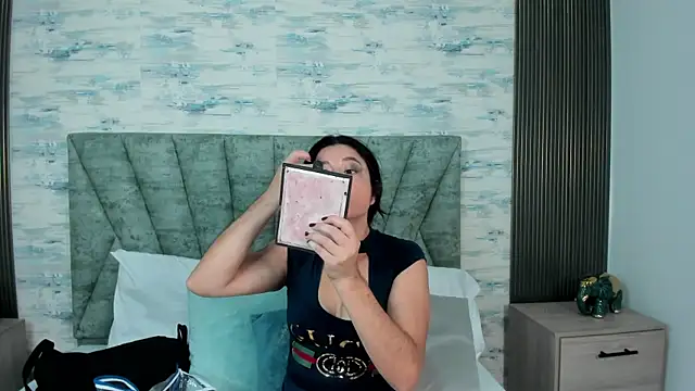 ShanelEvans online show from 09-17-25, 07:05