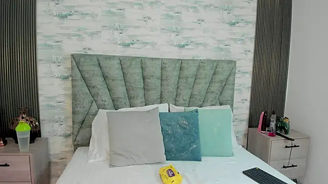 ShanelEvans online show from 09-27-25, 07:09