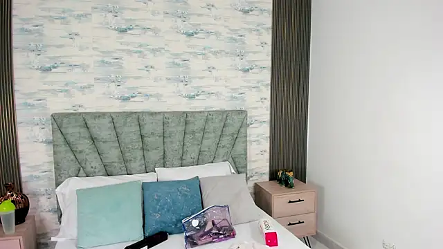 ShanelEvans online show from 10-14-25, 06:41