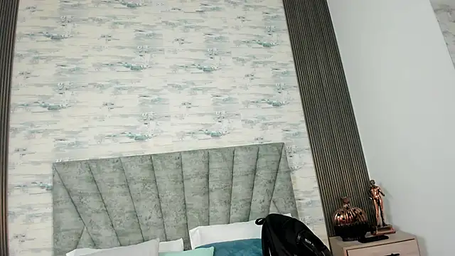 ShanelEvans online show from 11-28-25, 06:41