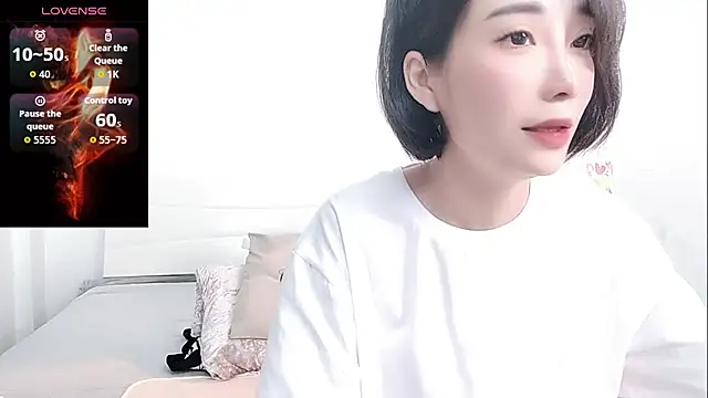 Snapshot of YIWA-2000 chatting on 05-18-26, 04:01 YIWA-2000 online show from 05-18-26, 04:01