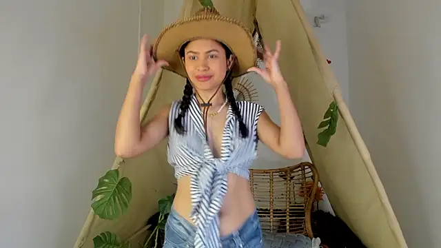 Snapshot of dore_amelie chatting on 01-11-26, 12:34 dore amelie online show from 01-11-26, 12:34