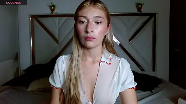 SophiaaLee online show from 09-09-25, 10:41