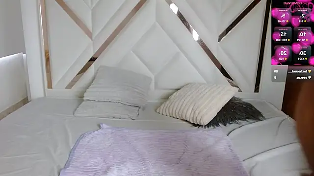 SophiaaLee online show from 10-04-25, 08:43