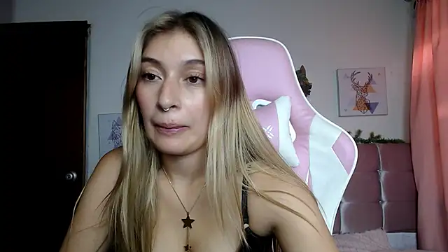 SophiaaLee online show from 03-04-26, 10:39