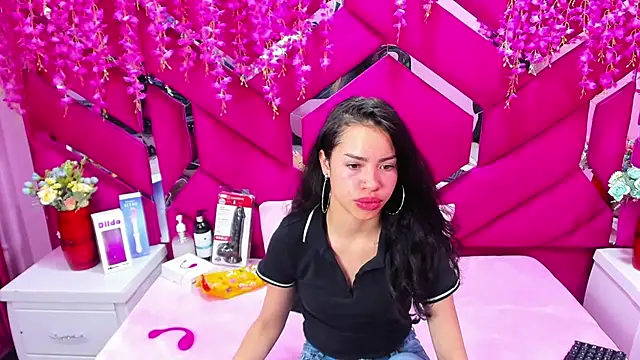 Snapshot of Nanis_James chatting on 12-14-25, 04:08 Nanis James online show from 12-14-25, 04:08