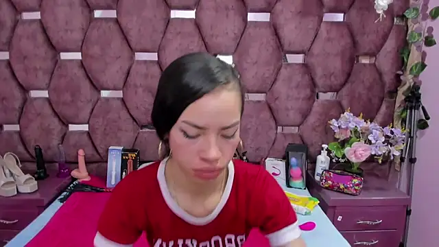 Nanis James online show from 05-10-26, 03:10