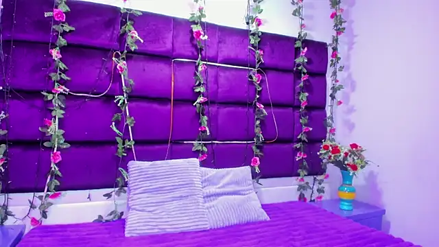 Nanis James online show from 04-19-26, 02:56