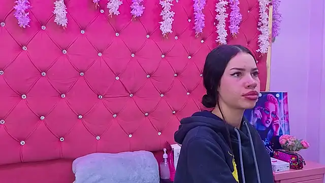 Snapshot of Nanis_James chatting on 11-08-25, 03:10 Nanis James online show from 11-08-25, 03:10