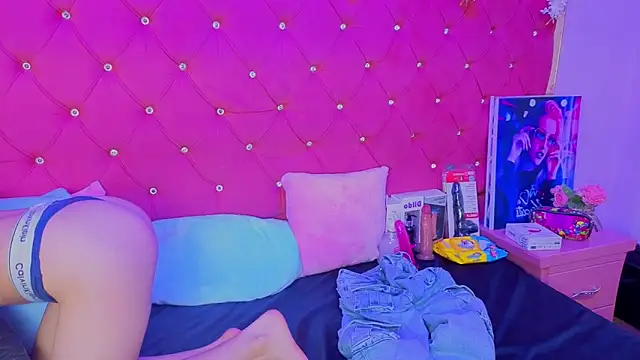 Snapshot of Nanis_James chatting on 10-28-25, 02:45 Nanis James online show from 10-28-25, 02:45