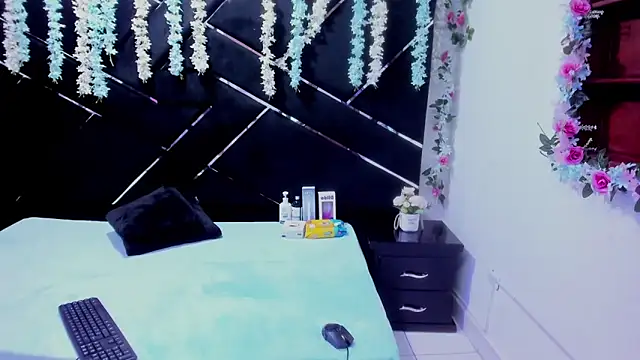 Snapshot of Nanis_James chatting on 02-12-26, 03:17 Nanis James online show from 02-12-26, 03:17