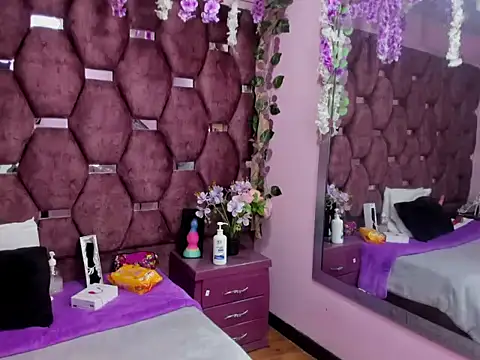 Nanis James online show from 05-23-26, 03:05