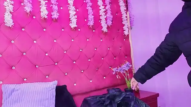 Snapshot of Nanis_James chatting on 01-11-26, 03:24 Nanis James online show from 01-11-26, 03:24