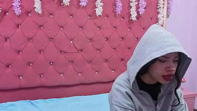 Snapshot of Nanis_James chatting on 11-11-25, 02:39 Nanis James online show from 11-11-25, 02:39