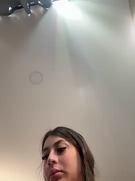 Snapshot of Mavii_ chatting on 10-16-25, 04:26 Mavii online show from 10-16-25, 04:26