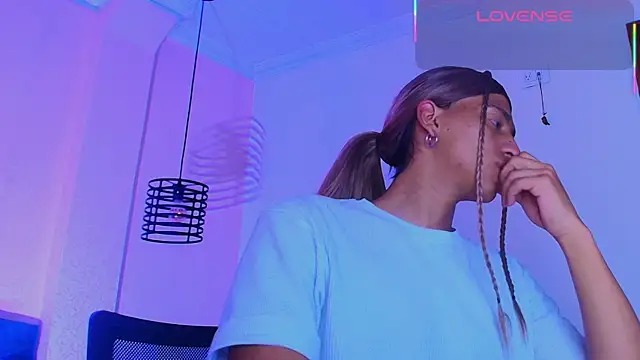 Snapshot of Dom_venena chatting on 09-16-25, 07:04 Dom venena online show from 09-16-25, 07:04