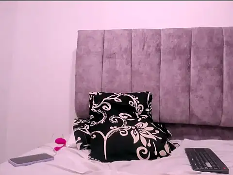 Luciana hardmand online show from 10-16-25, 08:50