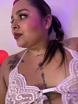 Snapshot of ashley-swift- chatting on 02-27-26, 08:03 ashley-swift- online show from 02-27-26, 08:03