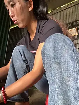 Snapshot of Huong-Ly chatting on 09-13-25, 06:57 Huong-Ly online show from 09-13-25, 06:57
