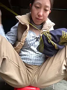 Huong-Ly online show from 11-20-25, 01:28