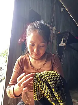 Snapshot of Huong-Ly chatting on 10-08-25, 07:21 Huong-Ly online show from 10-08-25, 07:21